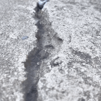 Sigilant auto-nivelant pentru fisuri din beton
